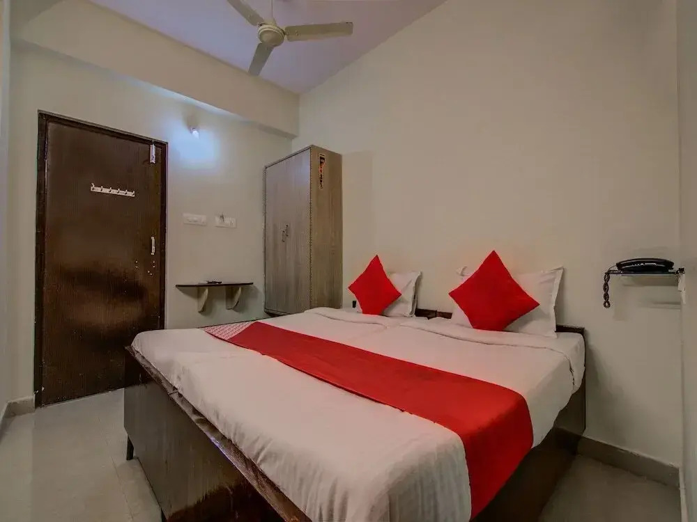 Silver Villa by OYO Rooms