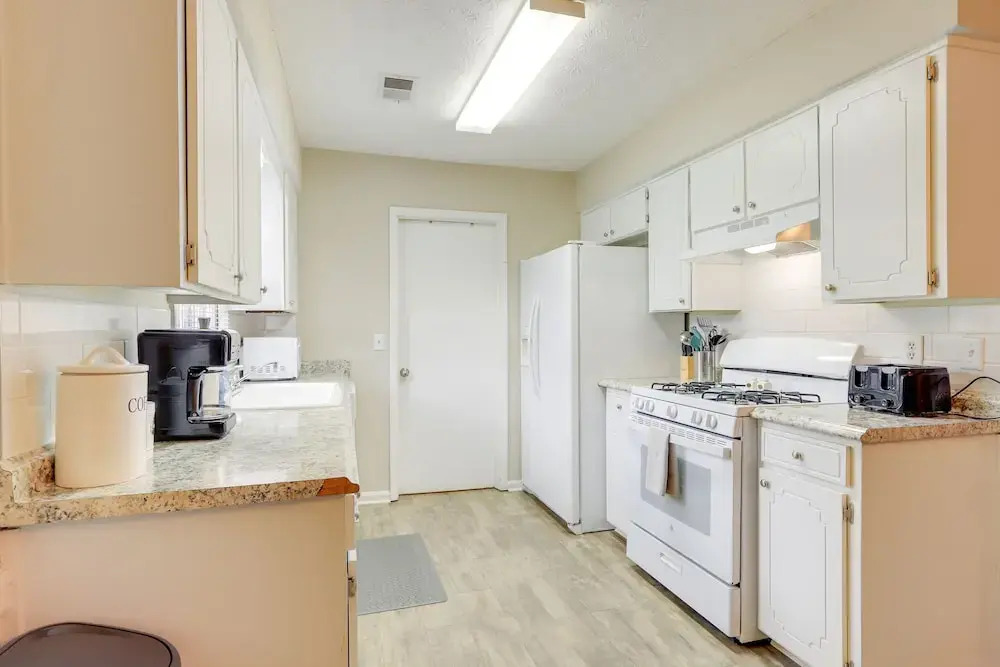 Charming Columbus Home w/ Yard - 10 Mi to Dtwn!