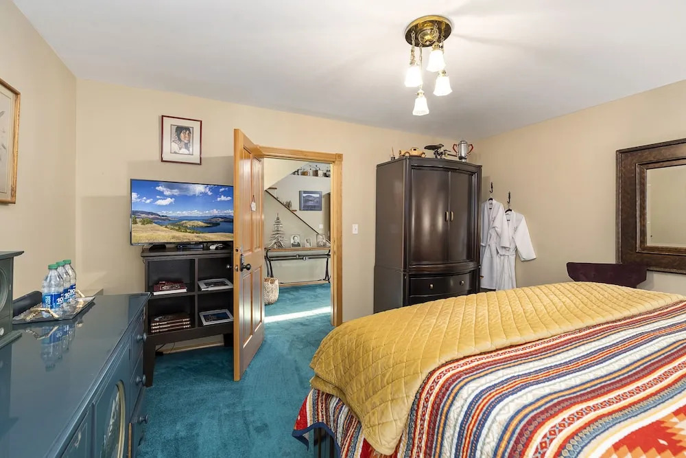 THE INN Bigfork Bay