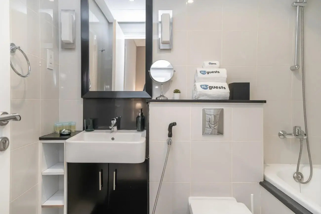 Elegant Studio w/work space and views DAMAC