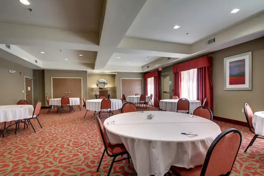 Holiday Inn Express Winona North