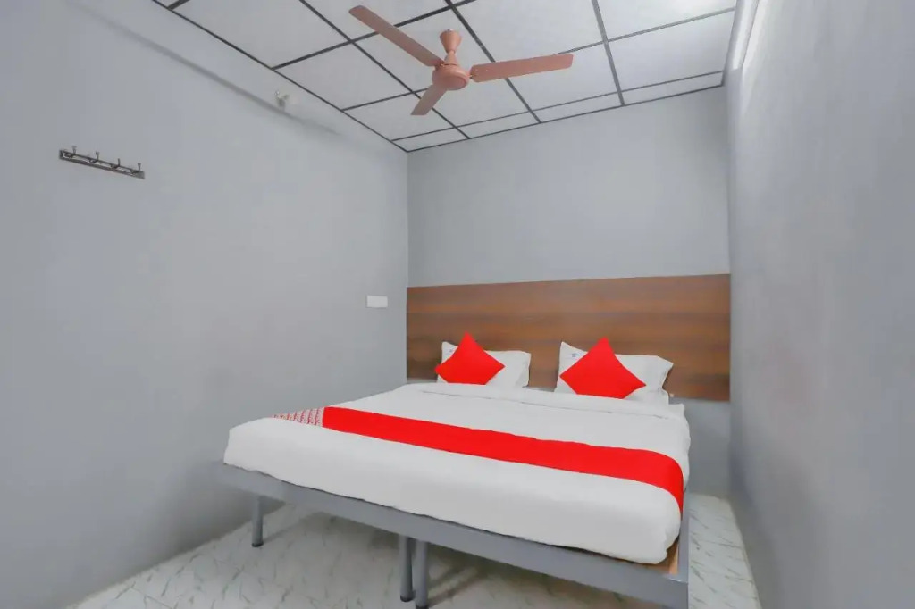 OYO 79516 Skyry Hotels