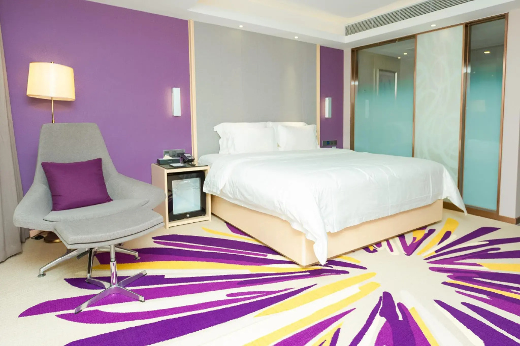 Lavande Hotel Longchuan East