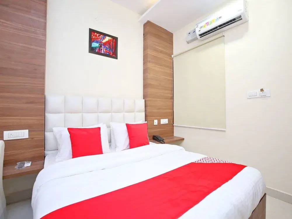 OYO 15975 Hotel 365