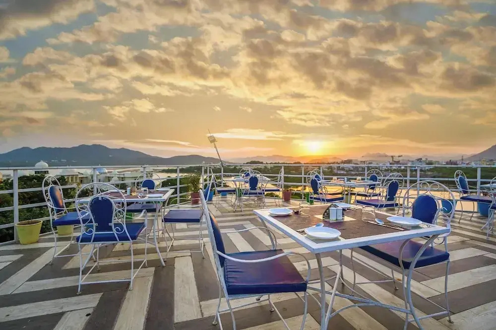 Royal Rafahiya - A Rooftop Lake View Hotel Near Lake Pichola