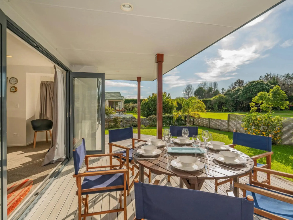 Sunlight Bach - Whitianga Holiday Home