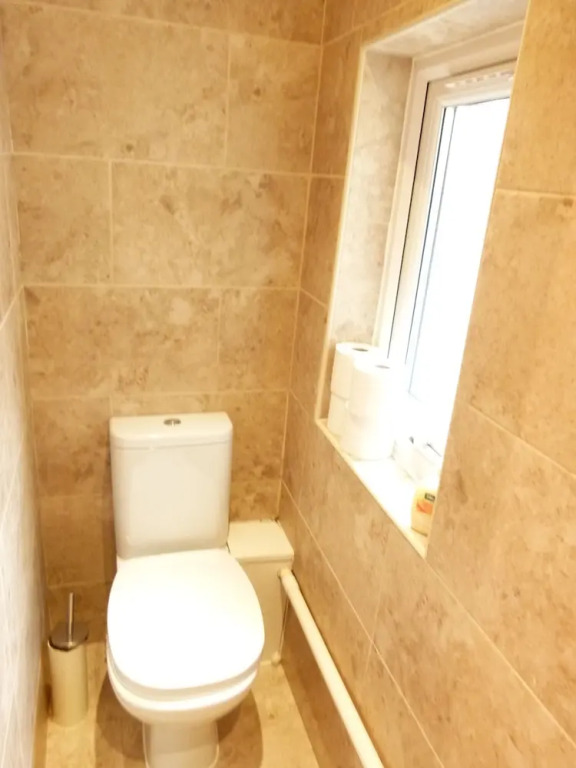 SS Property Hub - Family Apartment in Kensington