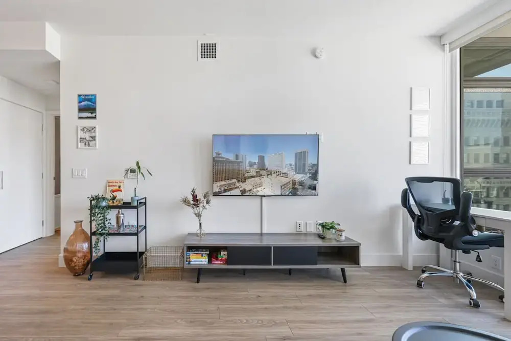NEW Upscale Downtown San Diego Stay Queen Bed Pool Sauna