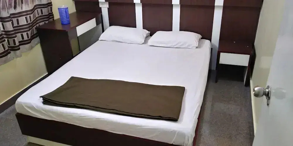 S R Guest House