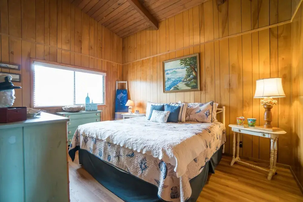 Neptune Hideaway 3 Bedrooms 1.5 Bathroom Home