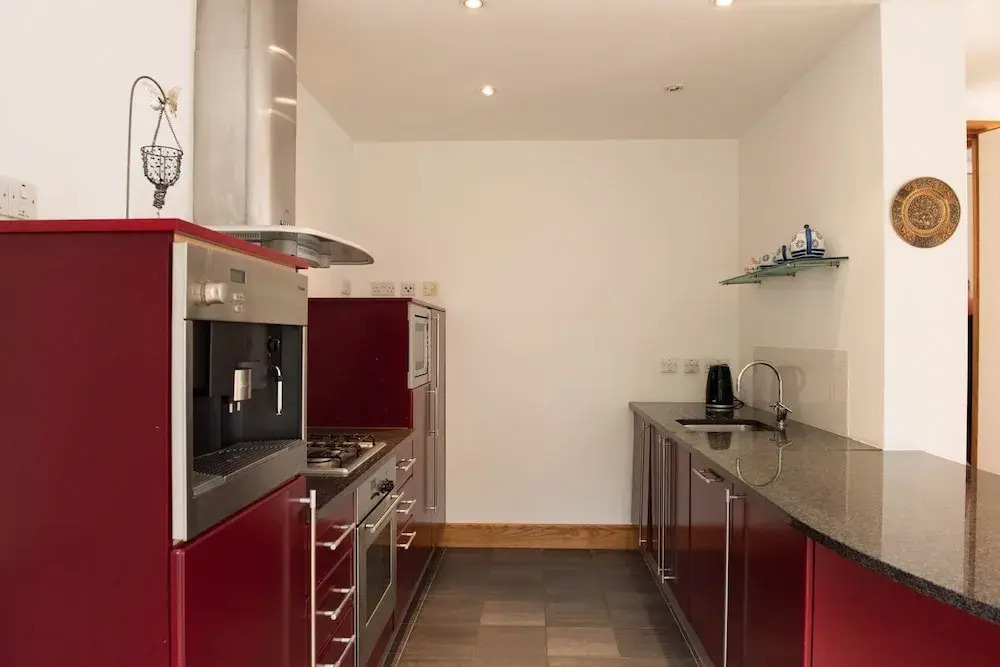 Lovely 2 Bedroom Flat in Excellent Location