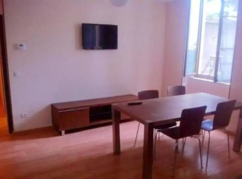 Appartement de 3 chambres avec wifi a Roanne