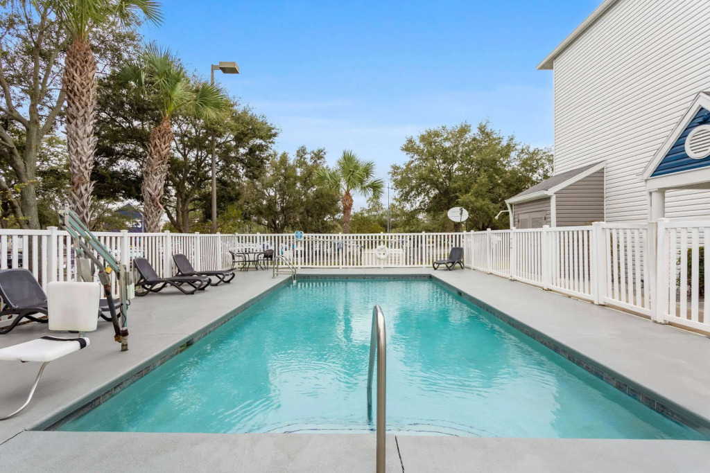Microtel Inn and Suites - Zephyrhills