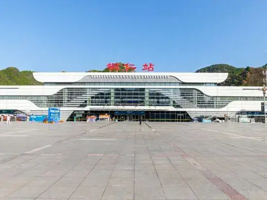 Tongren Sanduohua Hotel (High-speed Railway Station Station)