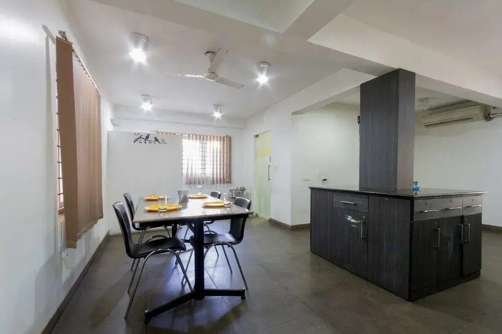 Fabhotel Stay Eeasy Thiruvanmiyur, Chennai