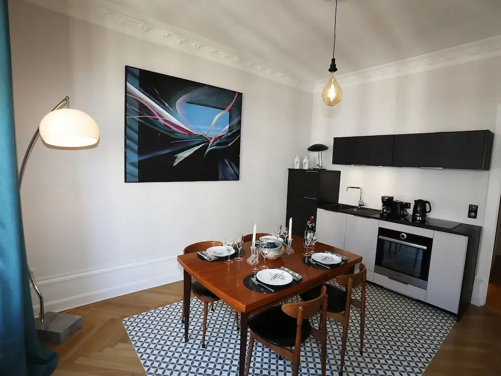 Annecy elegant downtown lakeview apartment