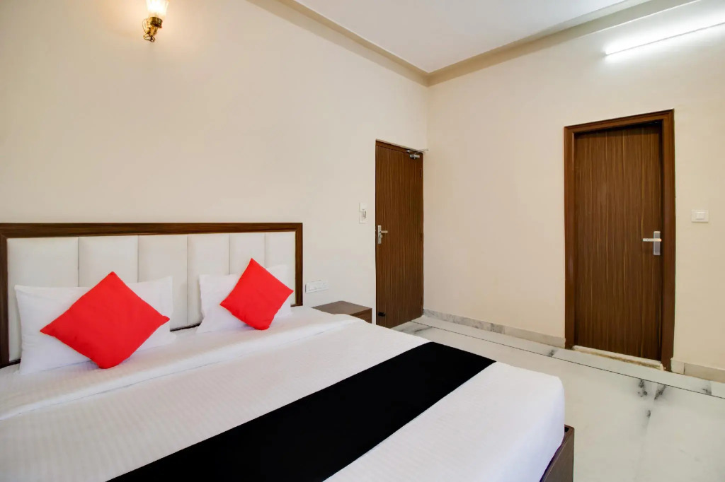 OYO Townhouse 454 Hotel Hill Inn