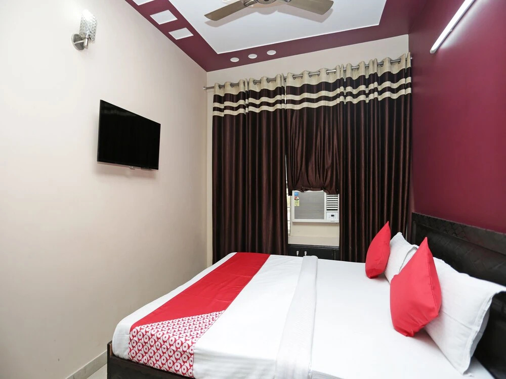 OYO 13388 Hotel Virgo