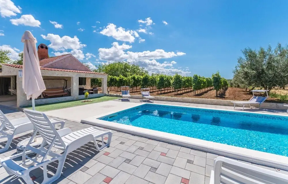 Gorgeous Home In Donje Rastane