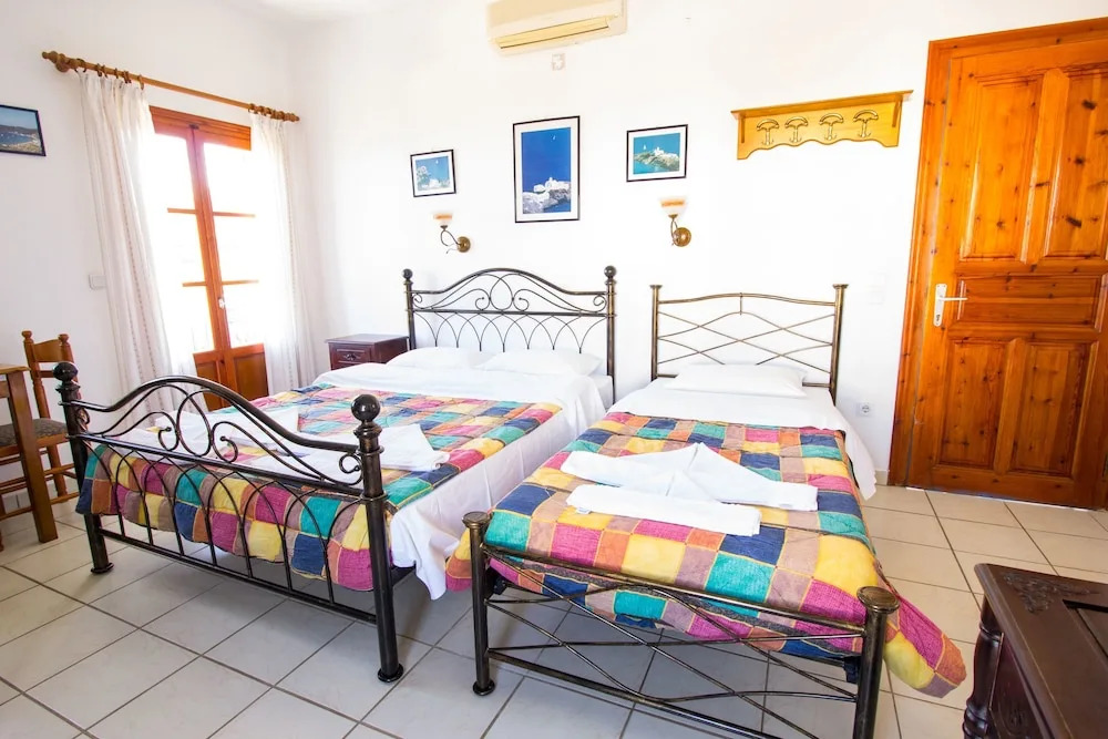 Eutuxia Rooms & Studios