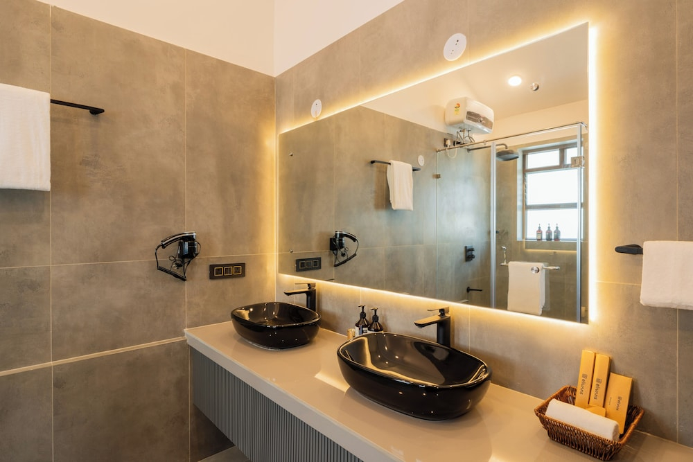 ELIVAAS Villa Paraiso 4 BHK with Pool & Bar