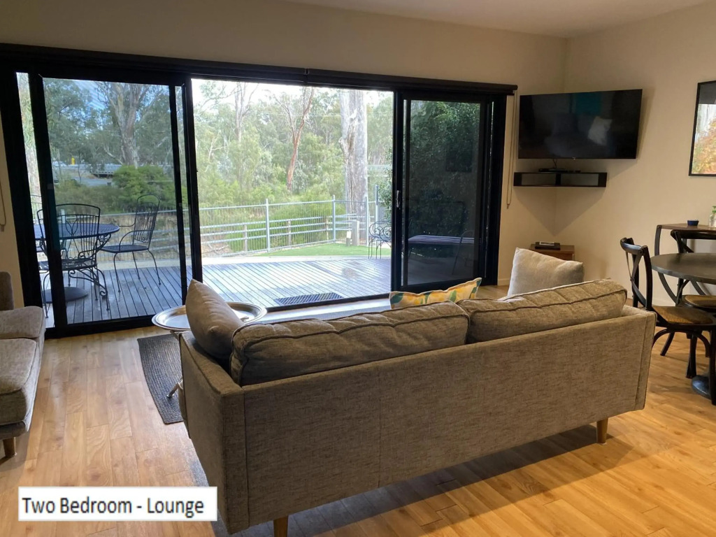 Adelphi Apartments 3 or 3A - Downstairs 2 Bedroom or Upstairs King Studio with Balcony