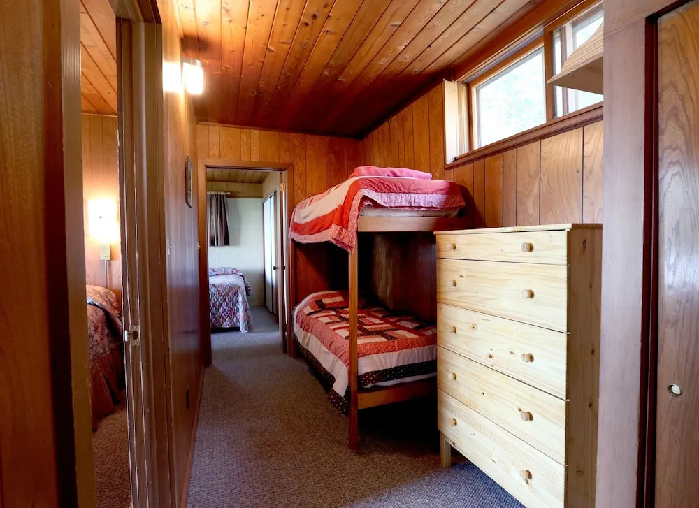 Five Lakes Resort