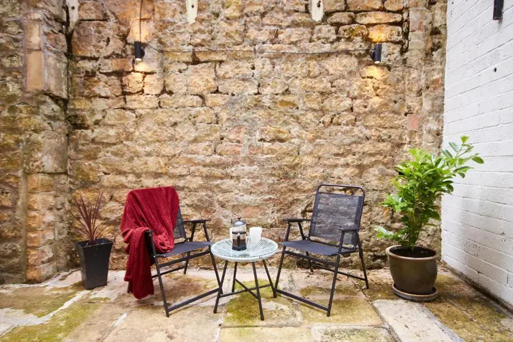 Elegant Apartment in Bath with Garden Sleeps 8 by PureStay