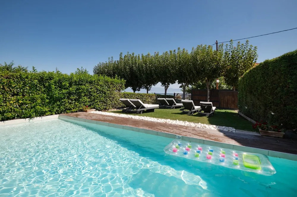 Sunny Villa Tria
