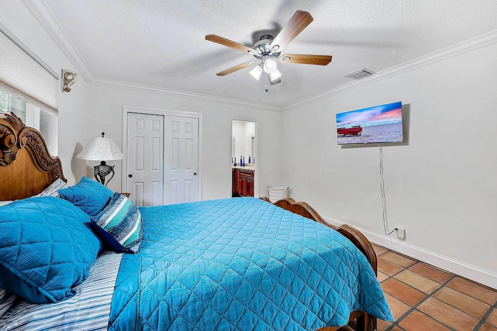 1 Mi to Shore: Pet-friendly Lake Worth Beach Home