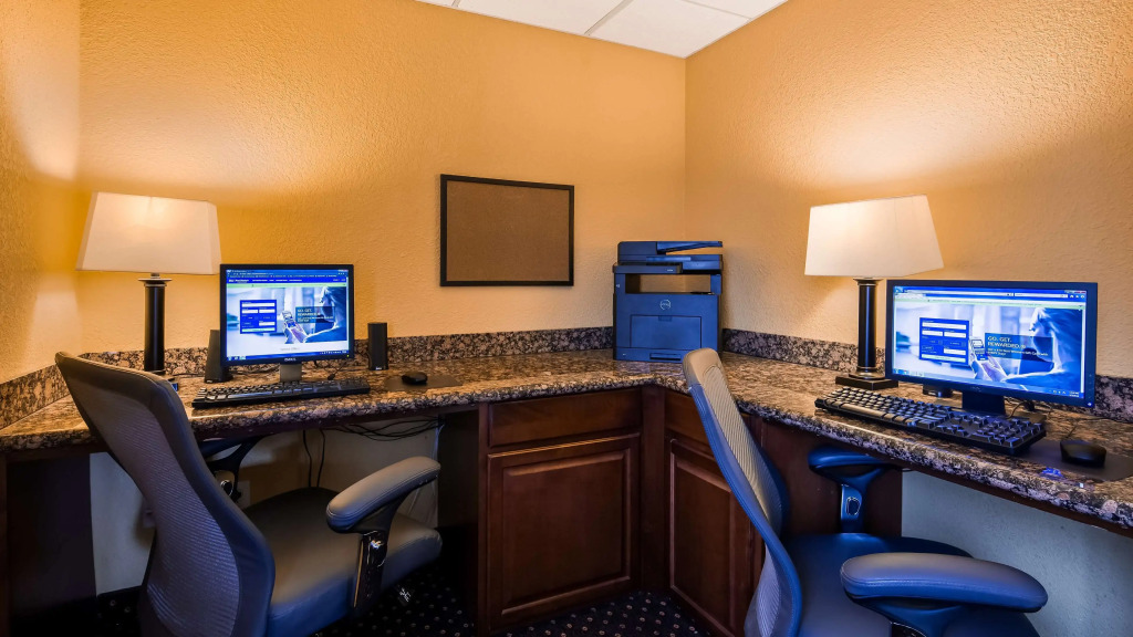 Best Western Plus Parkway Hotel