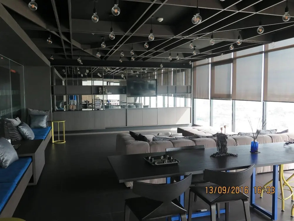 Base Pattaya - One BR Condo with pool view near Central Festival Pattaya