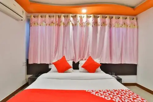 Oyo 24921 Hotel Shree
