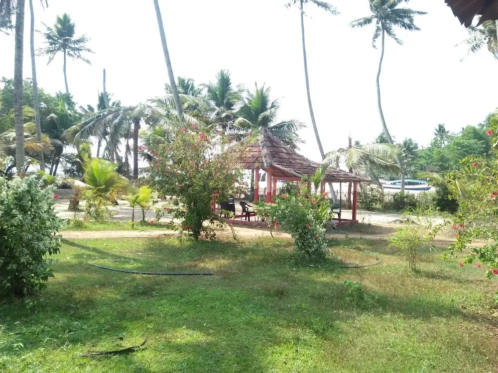 Pozhiyoram Beach Resort
