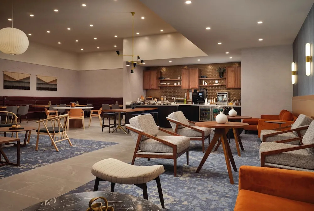 Sheraton Grand Rapids Airport Hotel