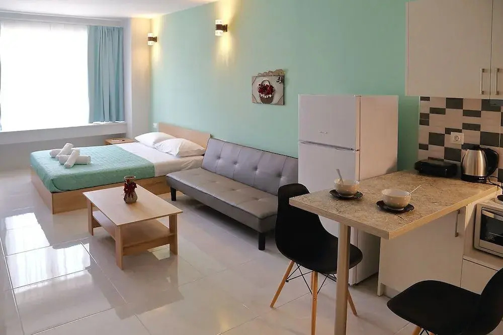 Menta Studios, next to metro station, smart tv