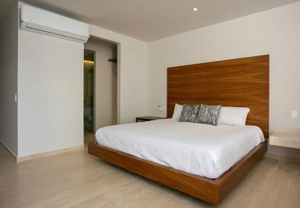 Kaab by the Beach. Condo with roofpool