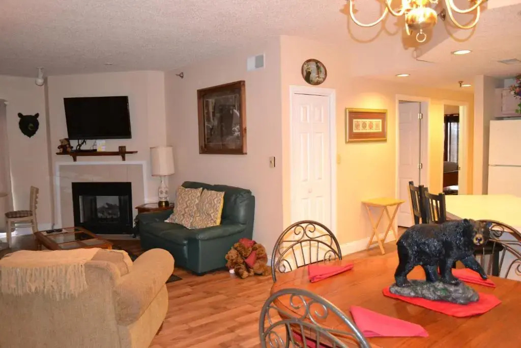 River Place Condos 411 3BD