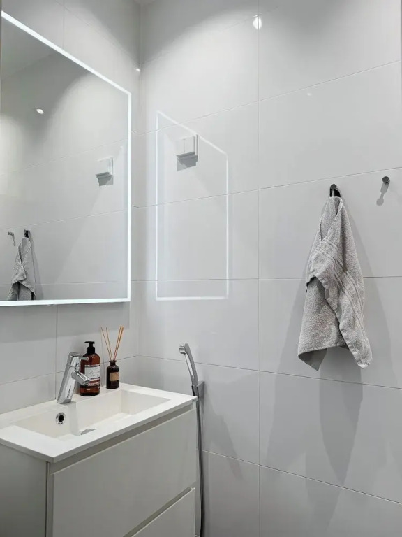 Stylish Downtown 2BR Flat with Sauna and Work Area