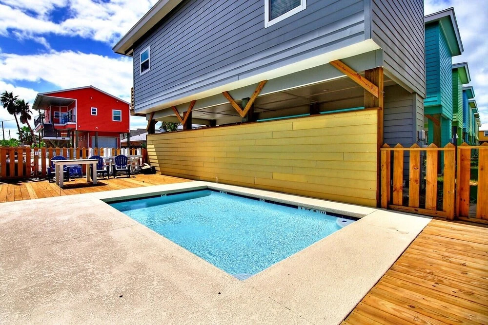 Woodhaven Beach Club 2 Bedroom Bungalow by Redawning