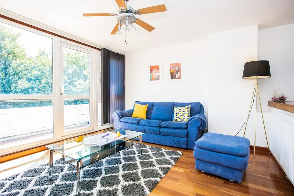 2 Bedroom Flat In Old Street With Private Balcony