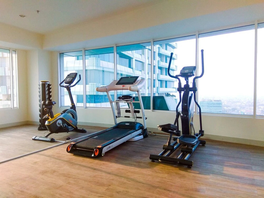 Cozy Living 1BR at Grand Kamala Lagoon Apartment By Travelio
