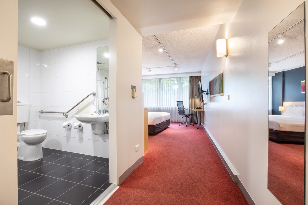 Holiday Inn Melbourne Airport by IHG