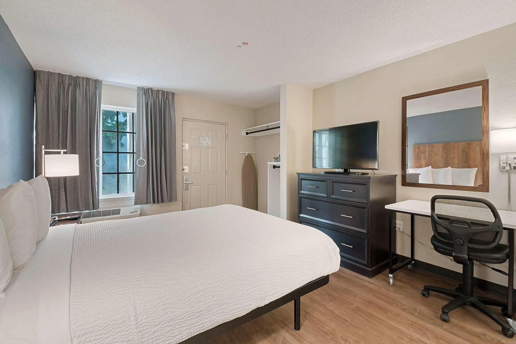 Extended Stay America Suites - Miami - Airport - Blue Lagoon