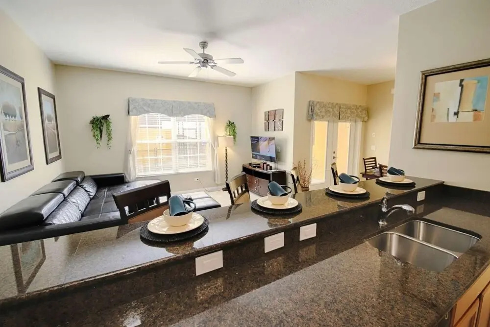 8960 Paradise Palms