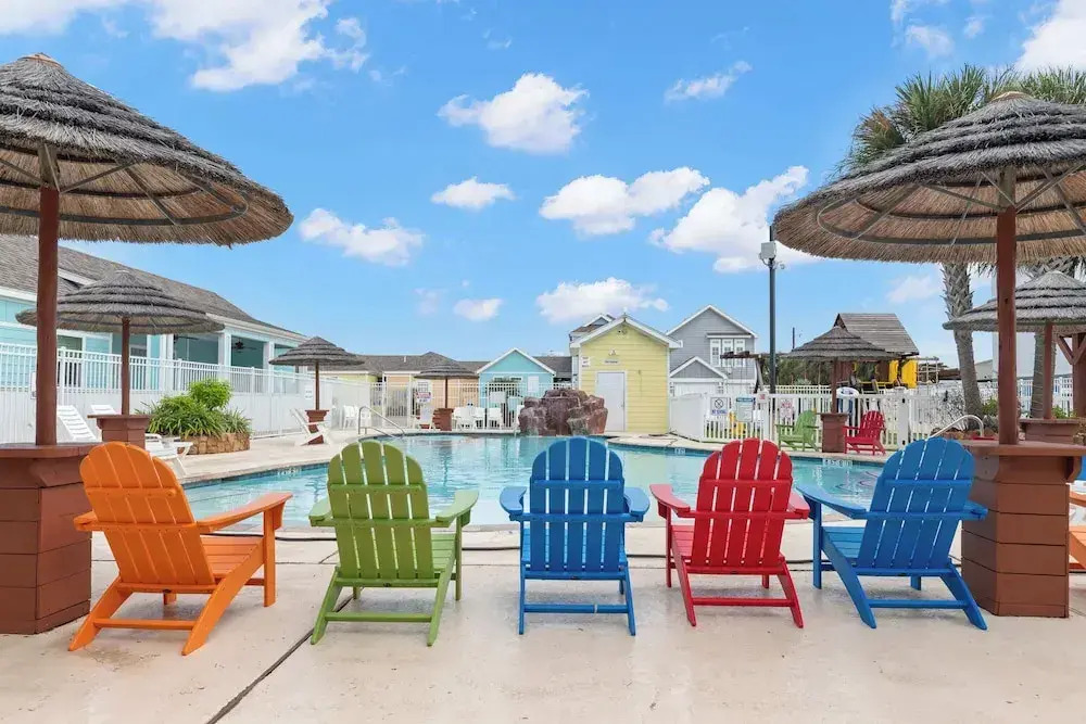 Mango Bungalow Sleeps 8 2 Community Pools