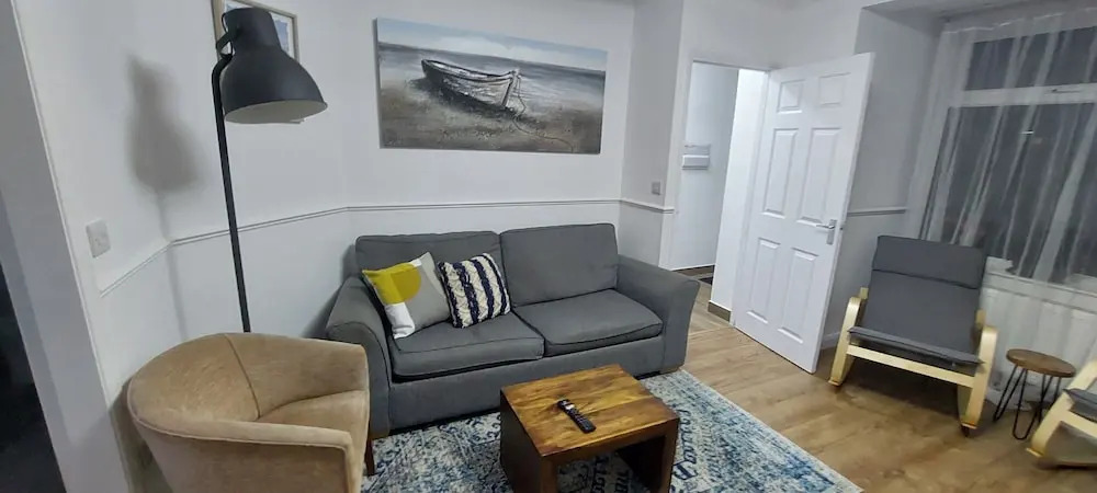 Hull 3bed House-driveway-garden-familyfriendly