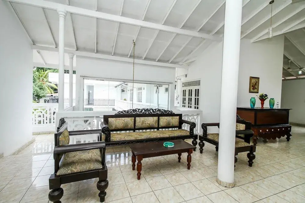 OYO 347 Hotel Empryean