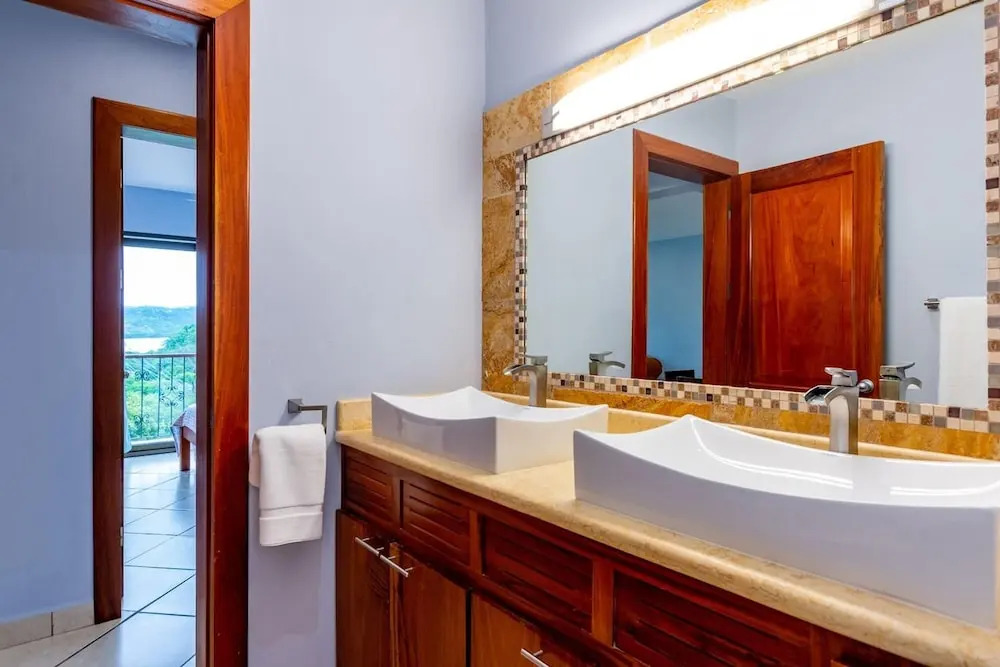 2 Bedroom Ocean-View Condo with Pool