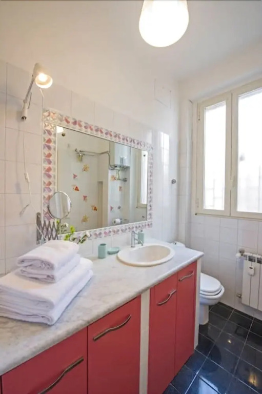 Bright and Colorful Flat Very Close to the Metro